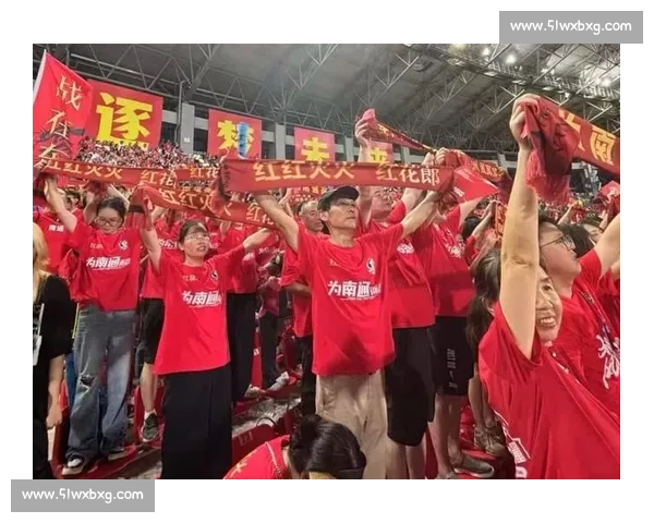 双周连赴苏超现场:幸运抢票的球迷狂欢实录 双周连赴苏超现场:幸运抢票的球迷狂欢实录
